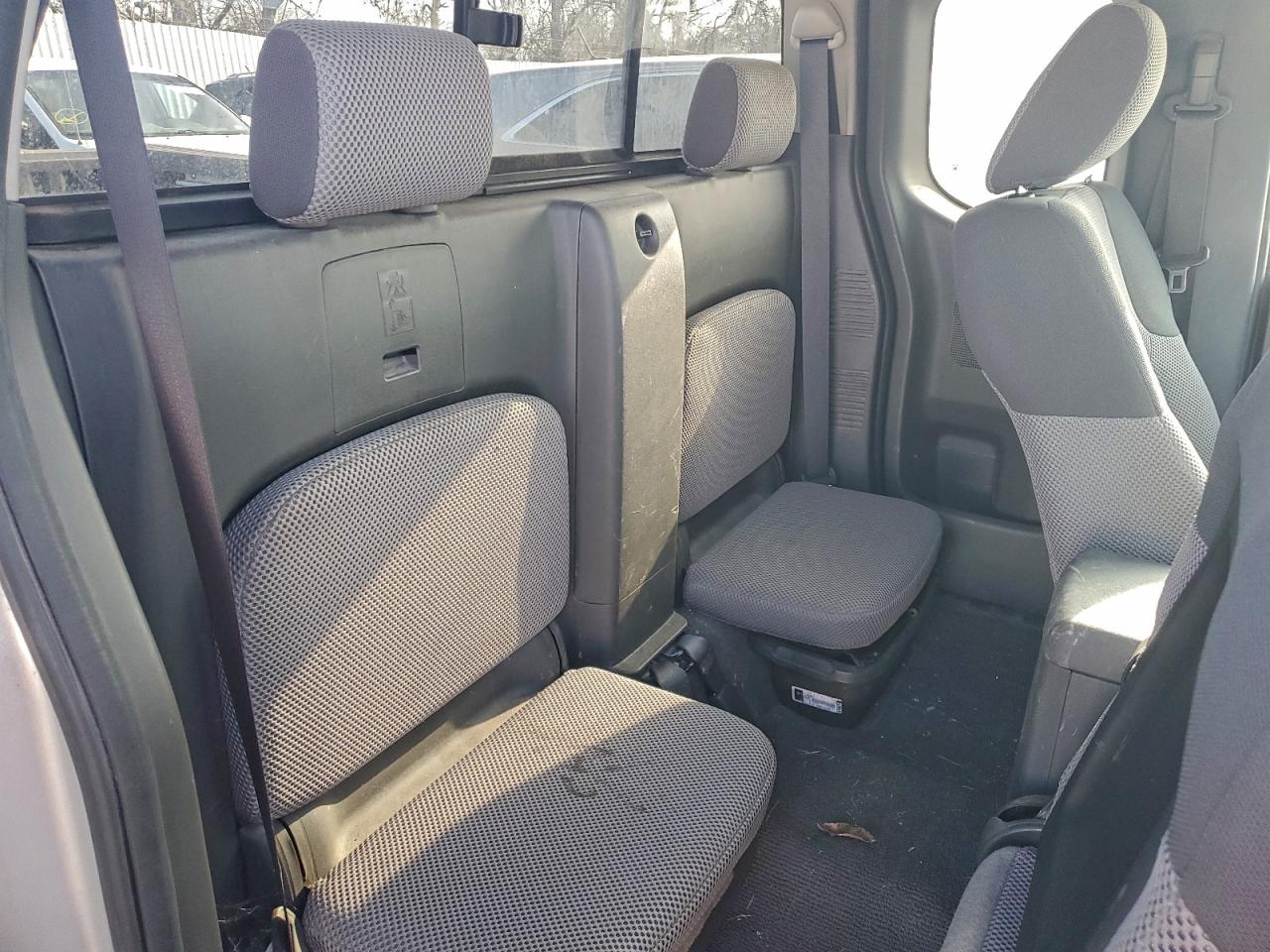 2010 SUZUKI EQUATOR SPORT photo 10