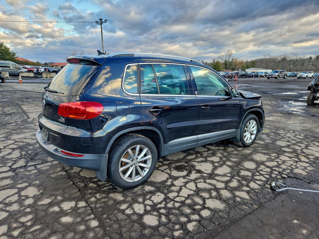 2017 VOLKSWAGEN TIGUAN WOLFSBURG photo 3
