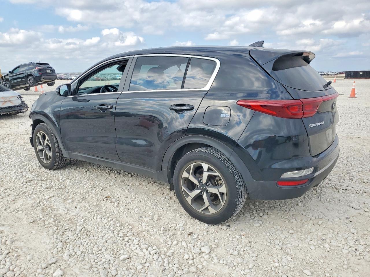 2020 KIA SPORTAGE LX photo 2
