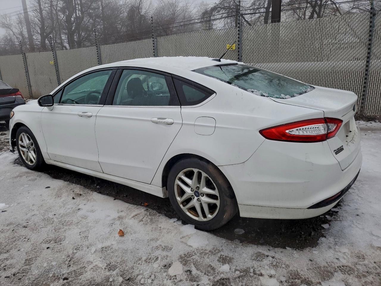 2015 FORD FUSION SE photo 2