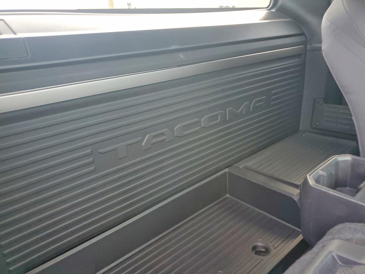 2025 TOYOTA TACOMA XTRACAB photo 10