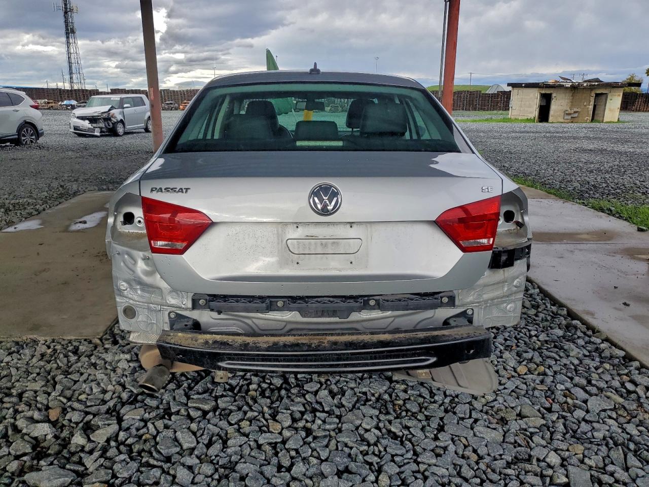 2012 VOLKSWAGEN PASSAT SE photo 6