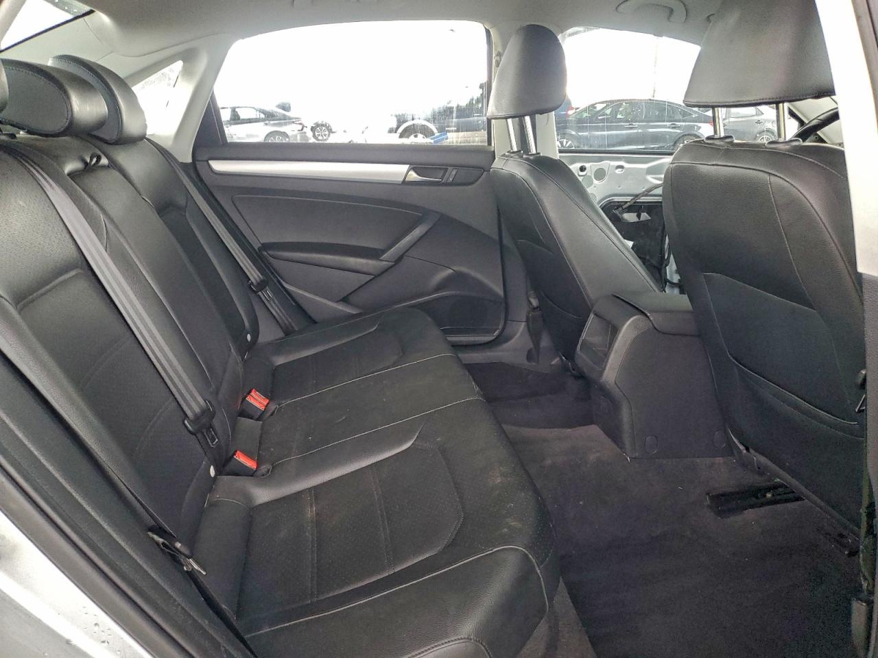 2012 VOLKSWAGEN PASSAT SE photo 10