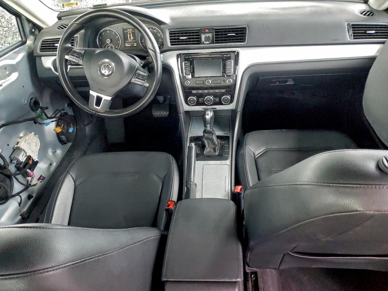 2012 VOLKSWAGEN PASSAT SE photo 8