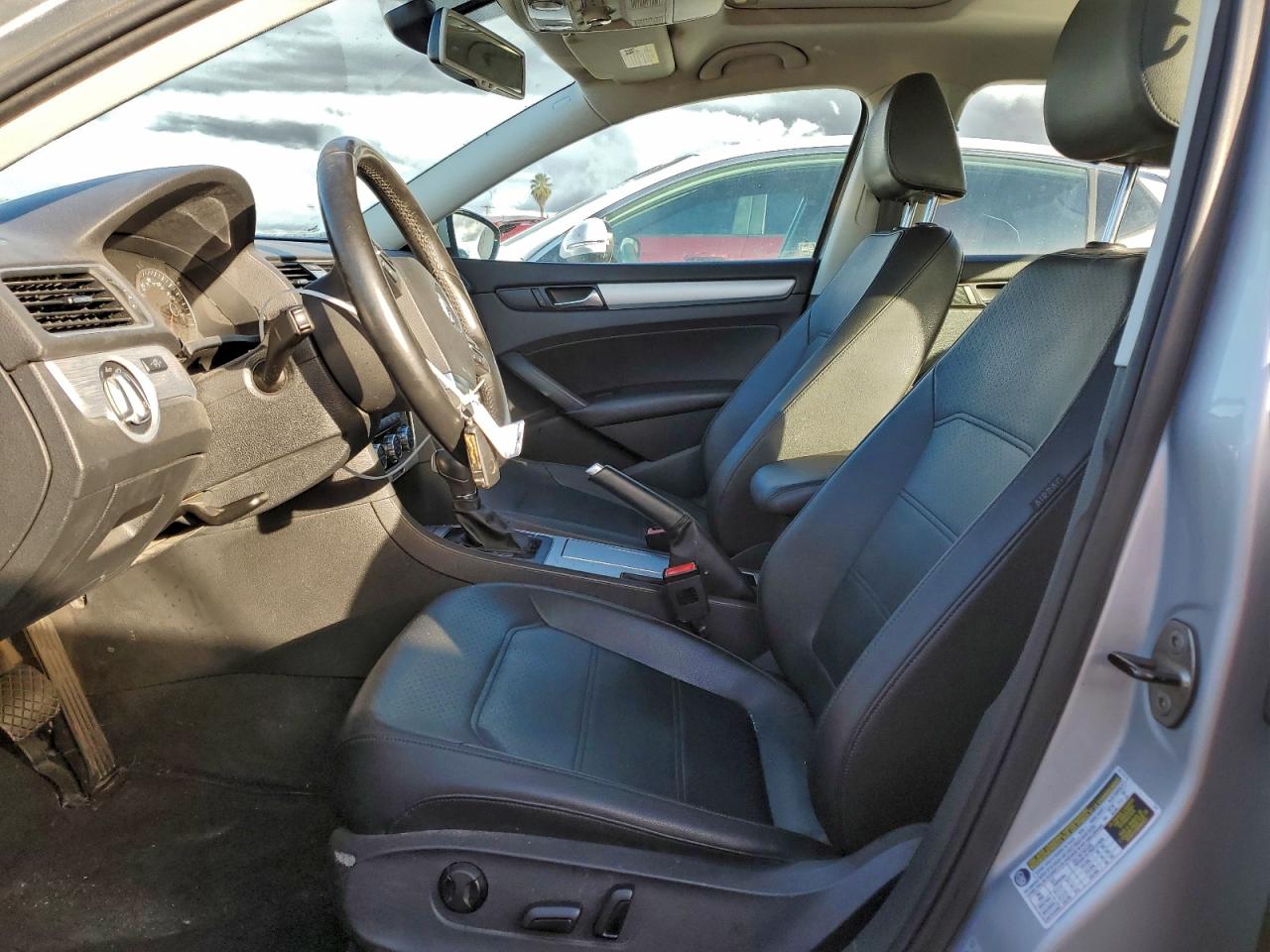 2012 VOLKSWAGEN PASSAT SE photo 7