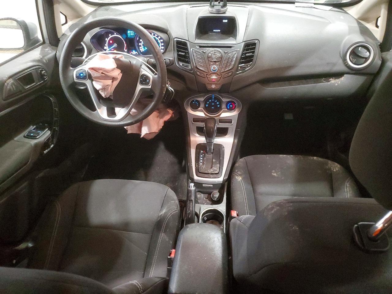 2019 FORD FIESTA SE photo 8