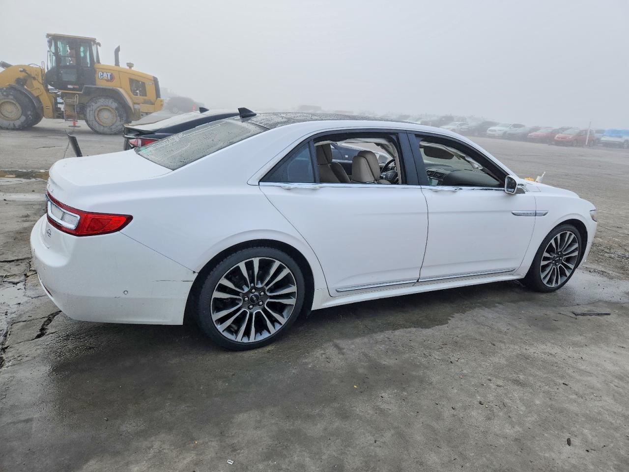 2019 LINCOLN CONTINENTAL RESERVE photo 3
