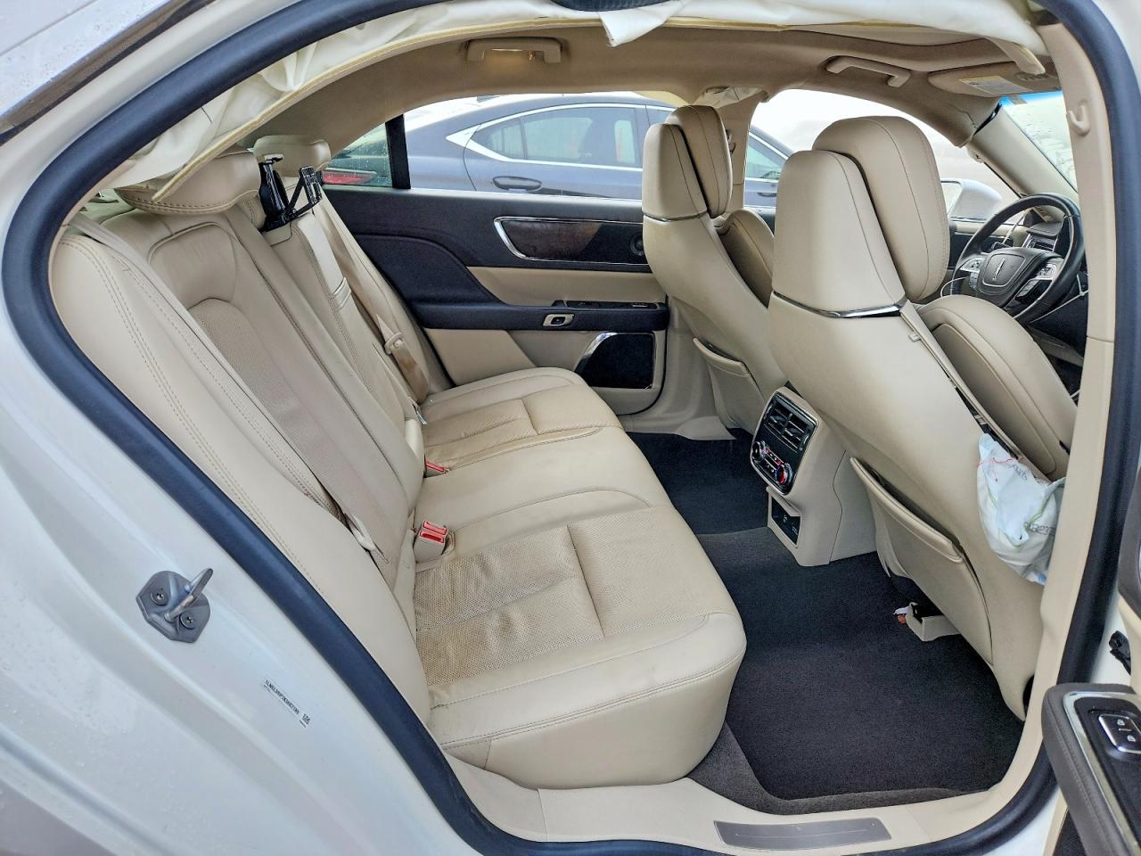 2019 LINCOLN CONTINENTAL RESERVE photo 10