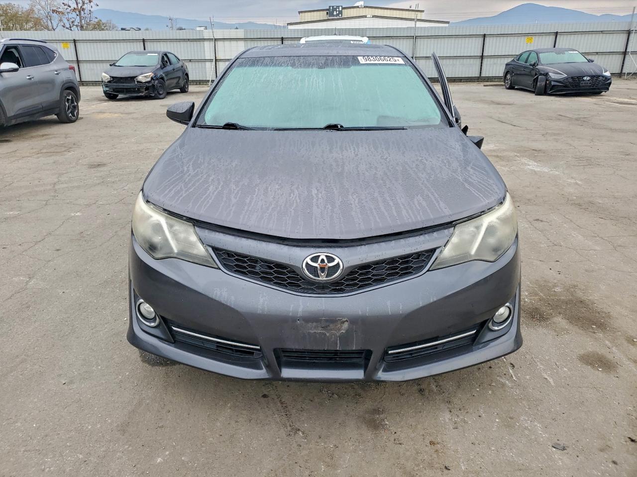 2014 TOYOTA CAMRY L photo 5