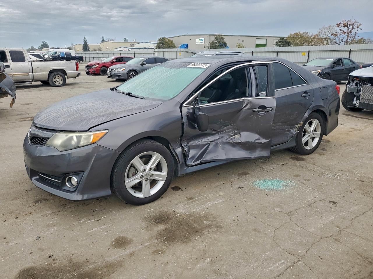 2014 TOYOTA CAMRY