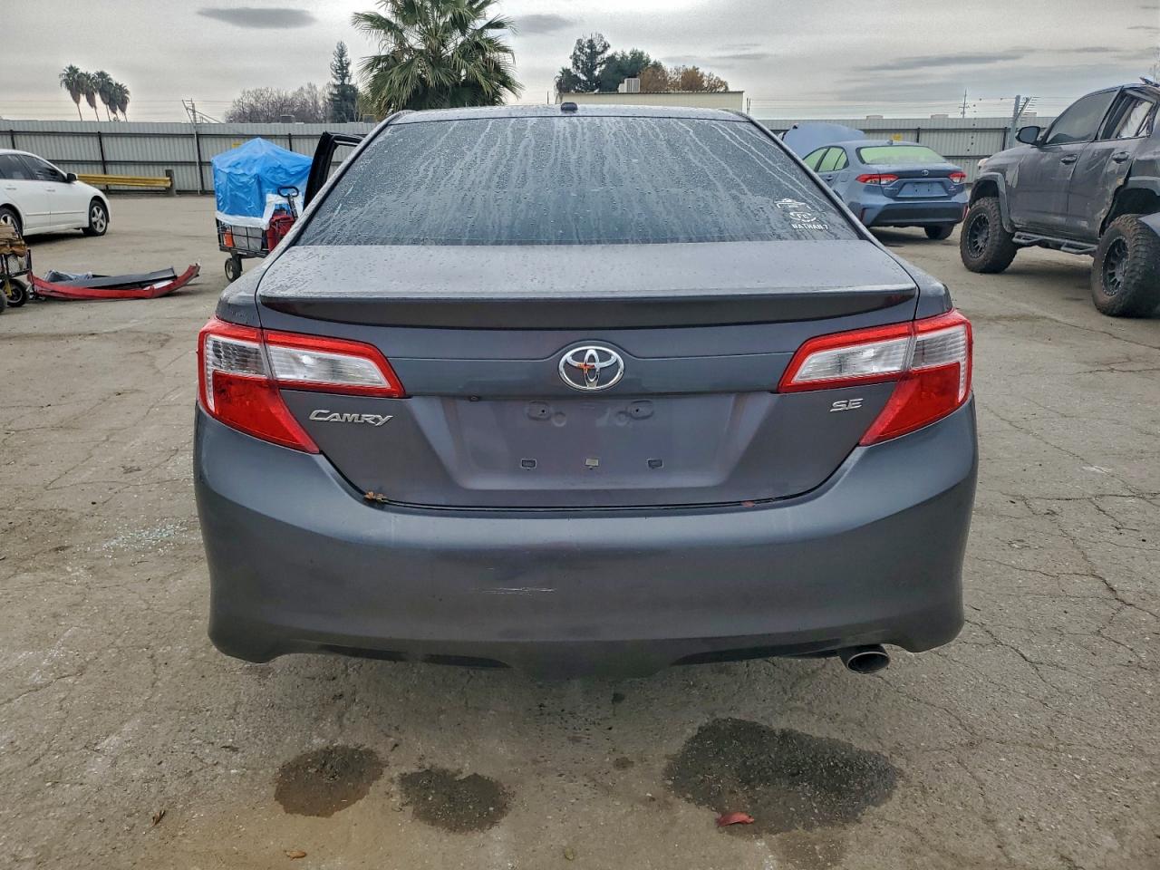2014 TOYOTA CAMRY L photo 6