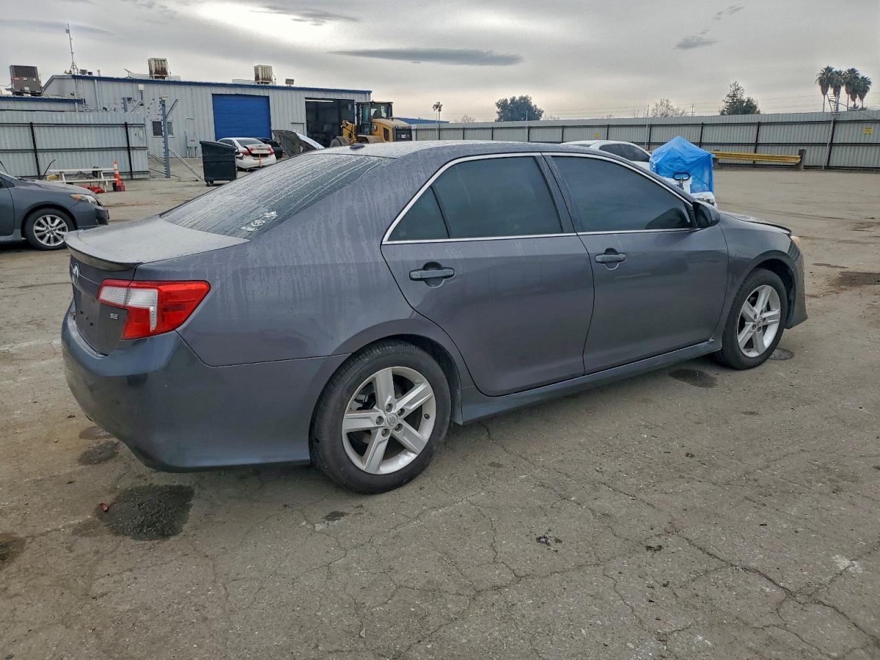 2014 TOYOTA CAMRY L photo 3