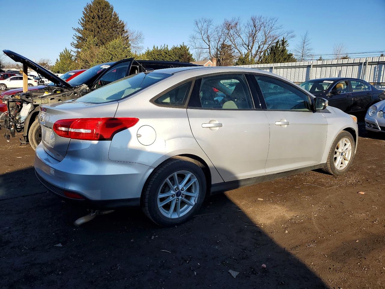 2015 FORD FOCUS SE photo 3