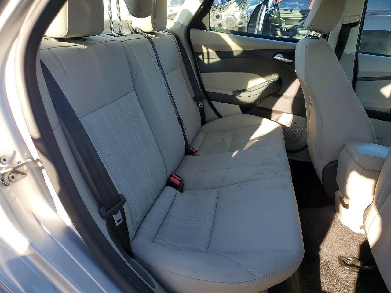 2015 FORD FOCUS SE photo 10
