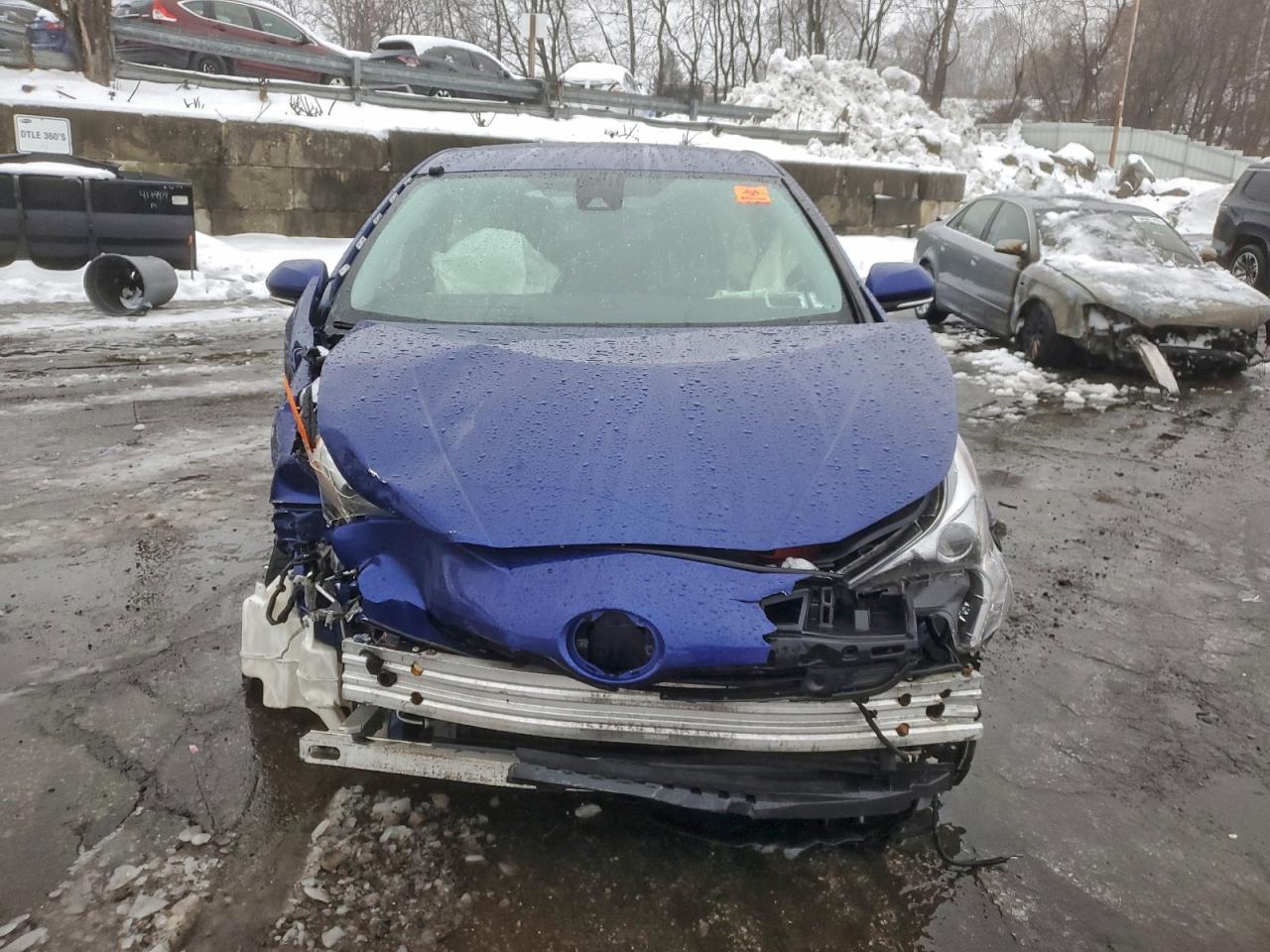 2018 TOYOTA PRIUS photo 5
