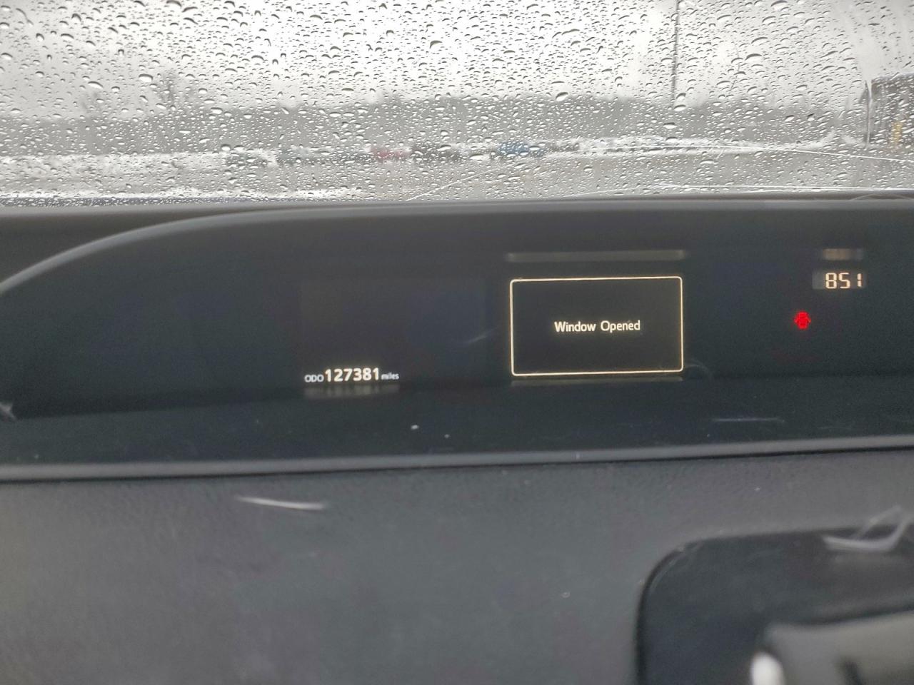 2018 TOYOTA PRIUS photo 9
