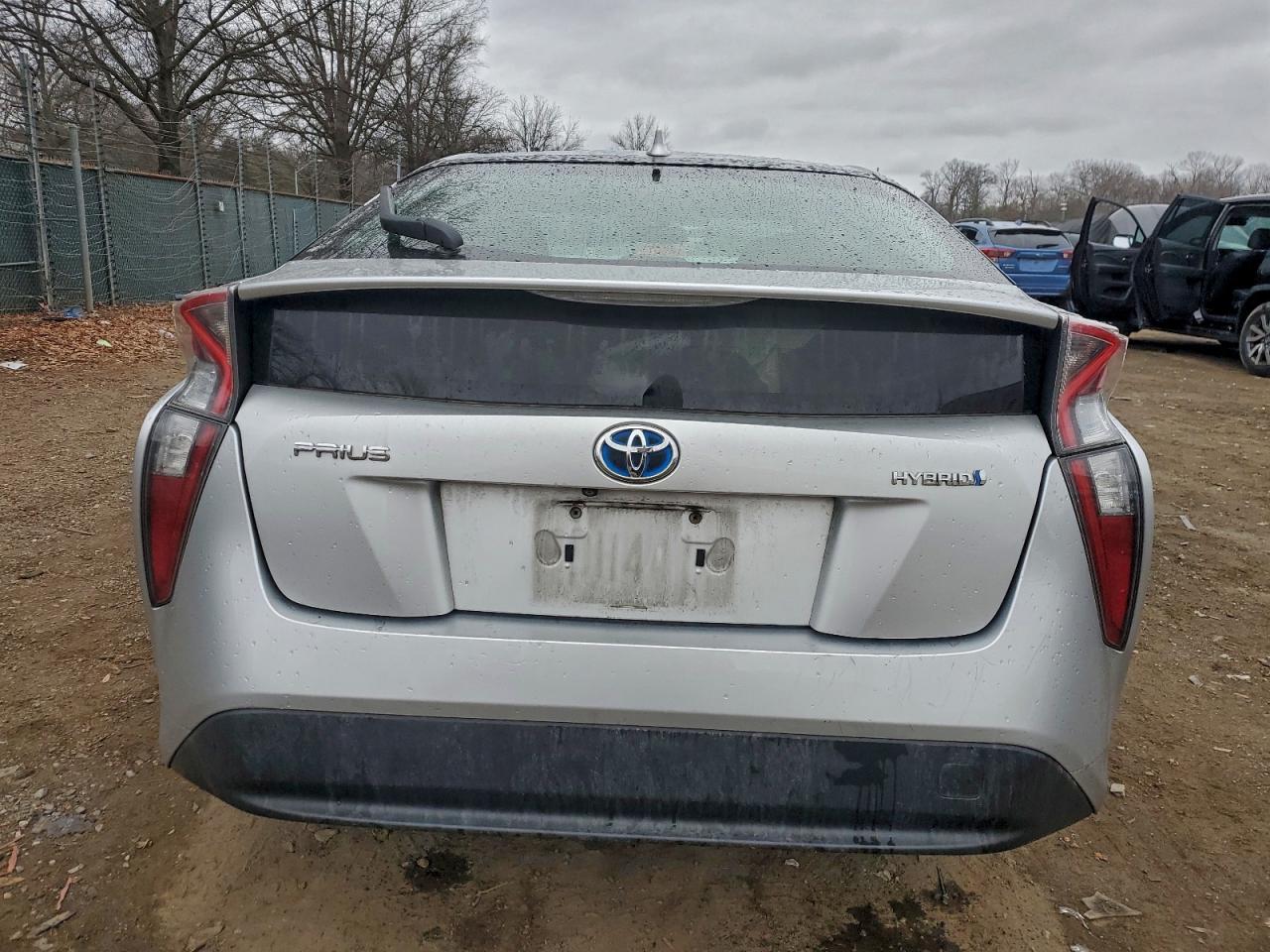 2016 TOYOTA PRIUS photo 6