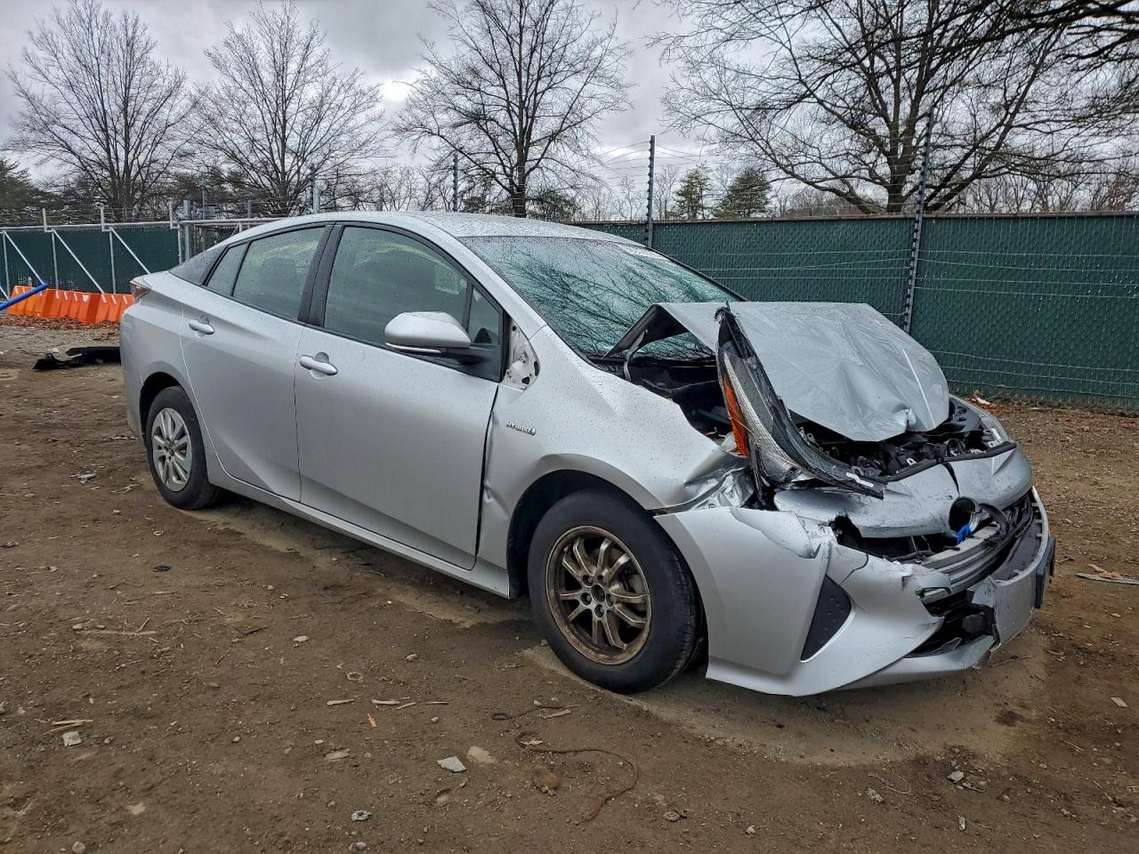 2016 TOYOTA PRIUS photo 4