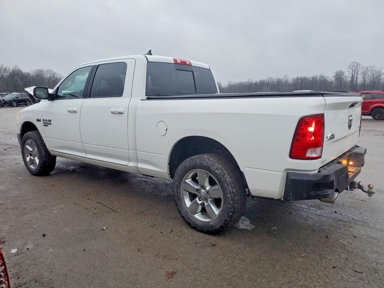 2019 RAM 1500 CLASSIC SLT photo 2