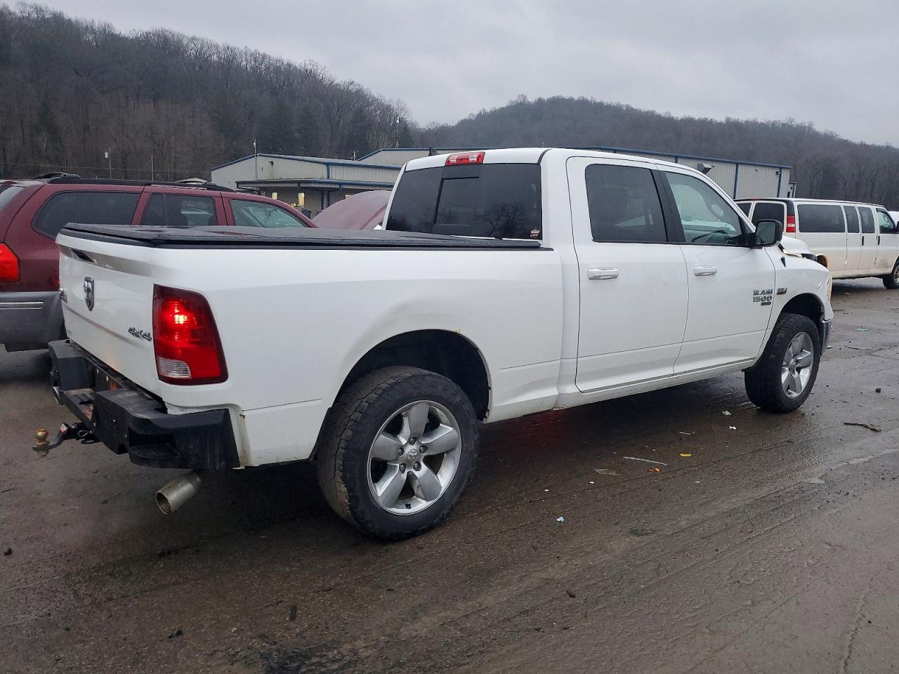 2019 RAM 1500 CLASSIC SLT photo 3