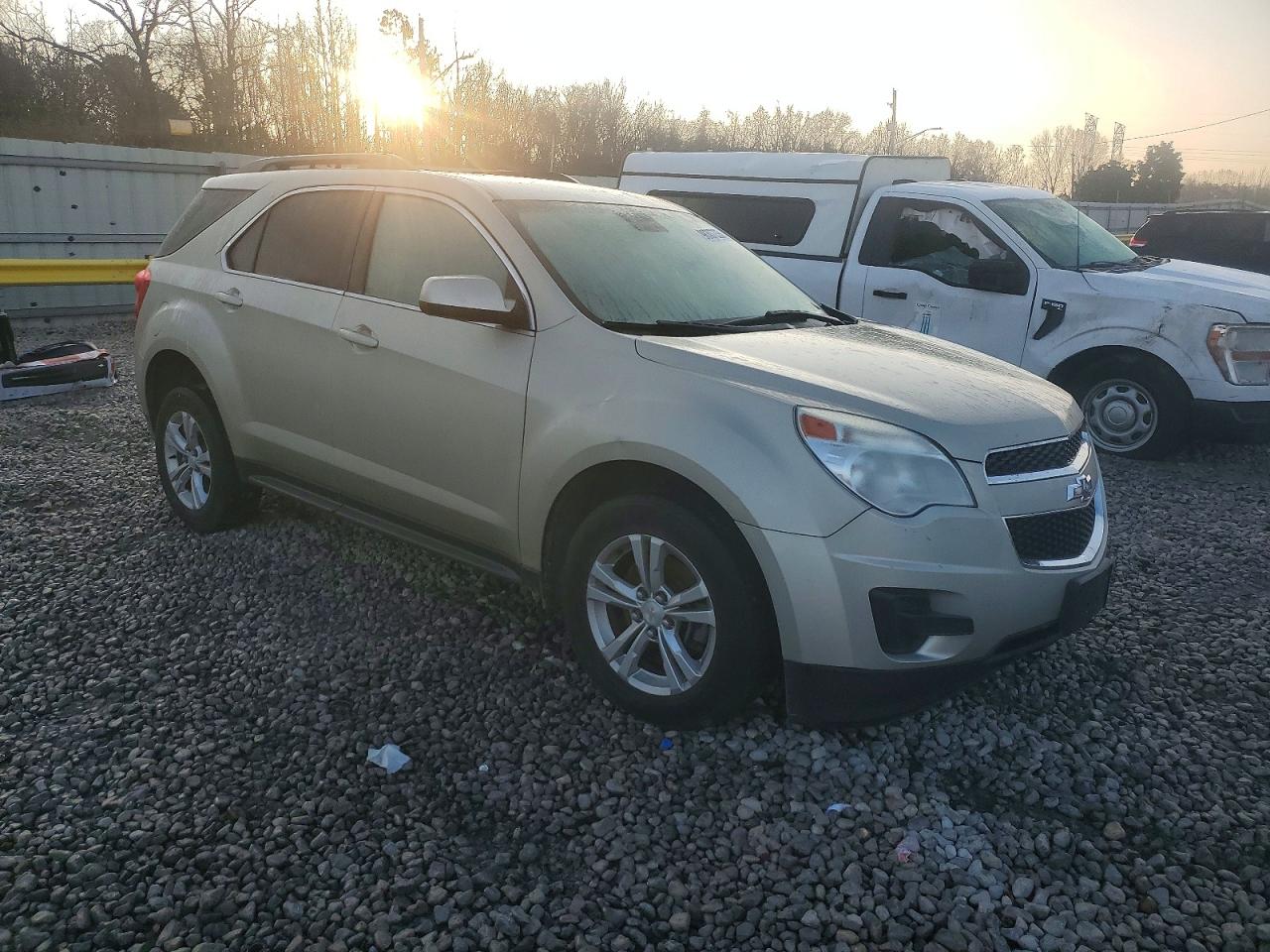 2015 CHEVROLET EQUINOX LT photo 4