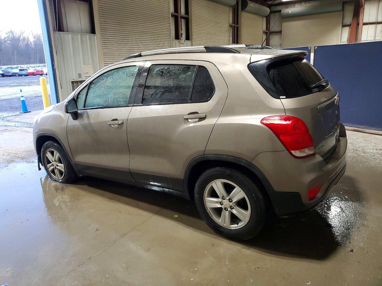 2021 CHEVROLET TRAX 1LT photo 2