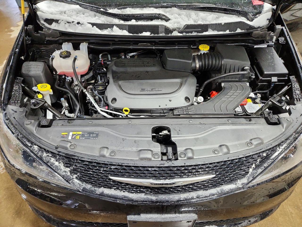 2025 CHRYSLER VOYAGER LX photo 12