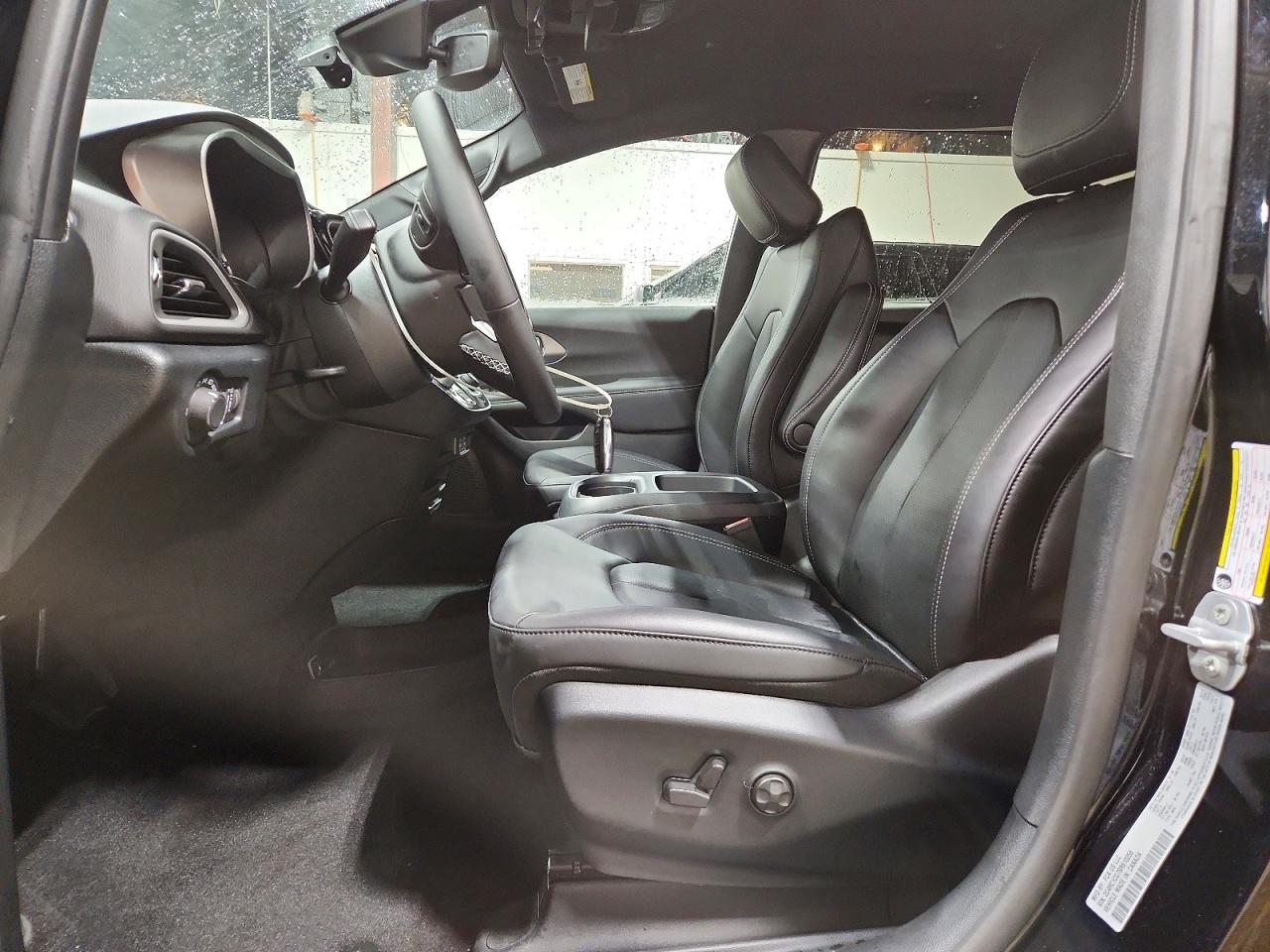 2025 CHRYSLER VOYAGER LX photo 7