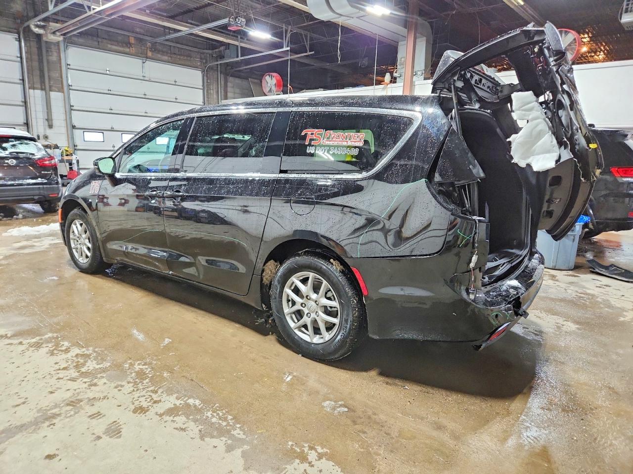 2025 CHRYSLER VOYAGER LX photo 2