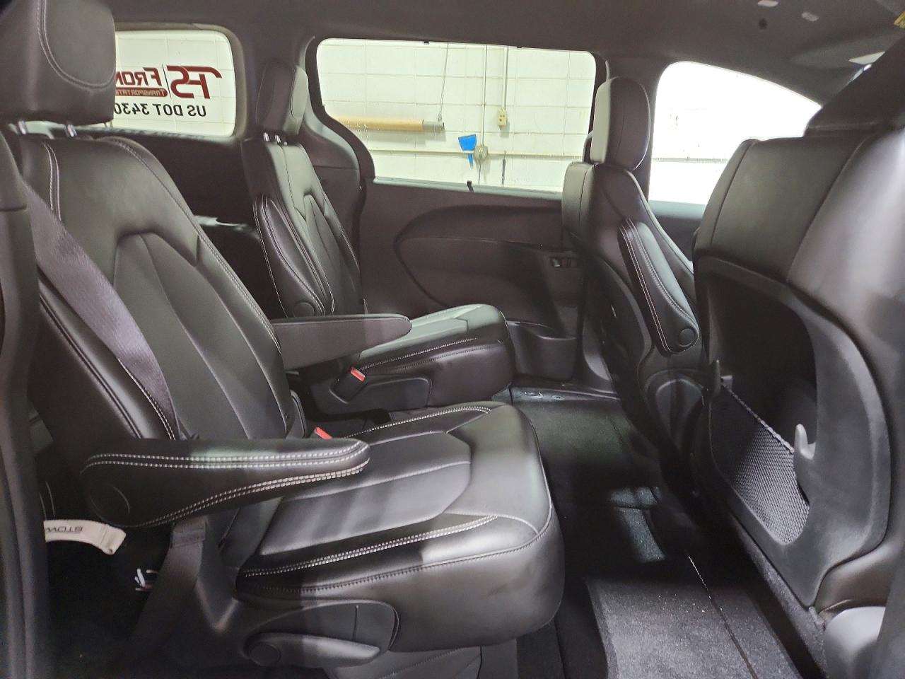2025 CHRYSLER VOYAGER LX photo 11