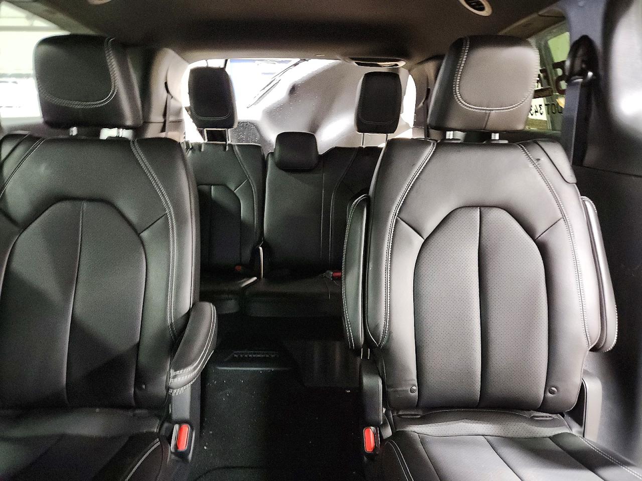 2025 CHRYSLER VOYAGER LX photo 10