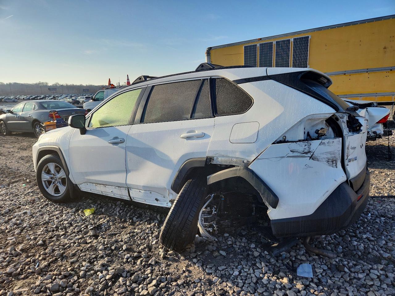 2019 TOYOTA RAV4 XLE photo 2