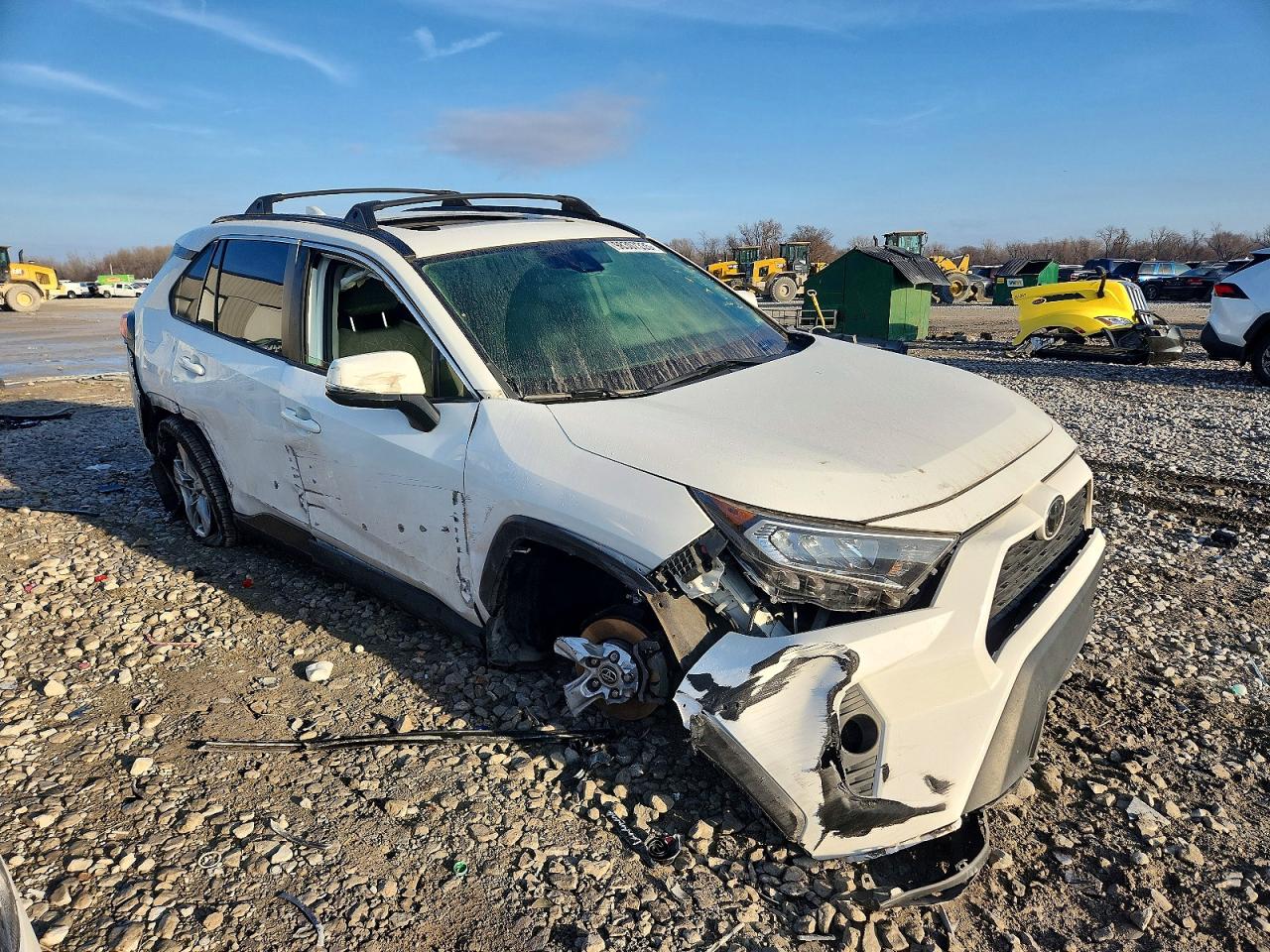 2019 TOYOTA RAV4 XLE photo 4
