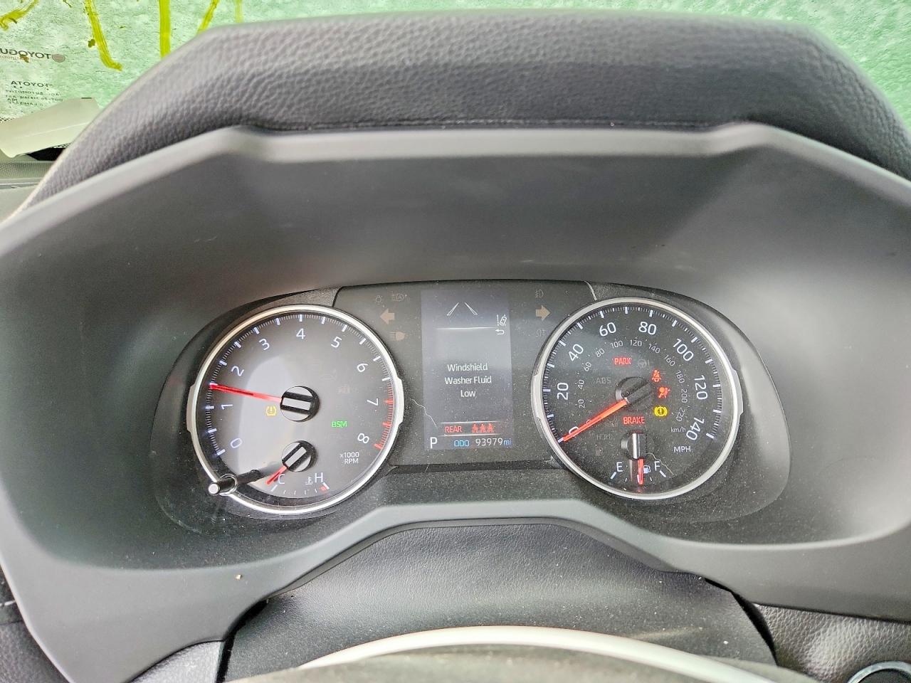 2019 TOYOTA RAV4 XLE photo 9
