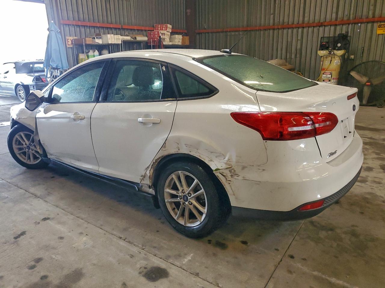 2018 FORD FOCUS SE photo 2