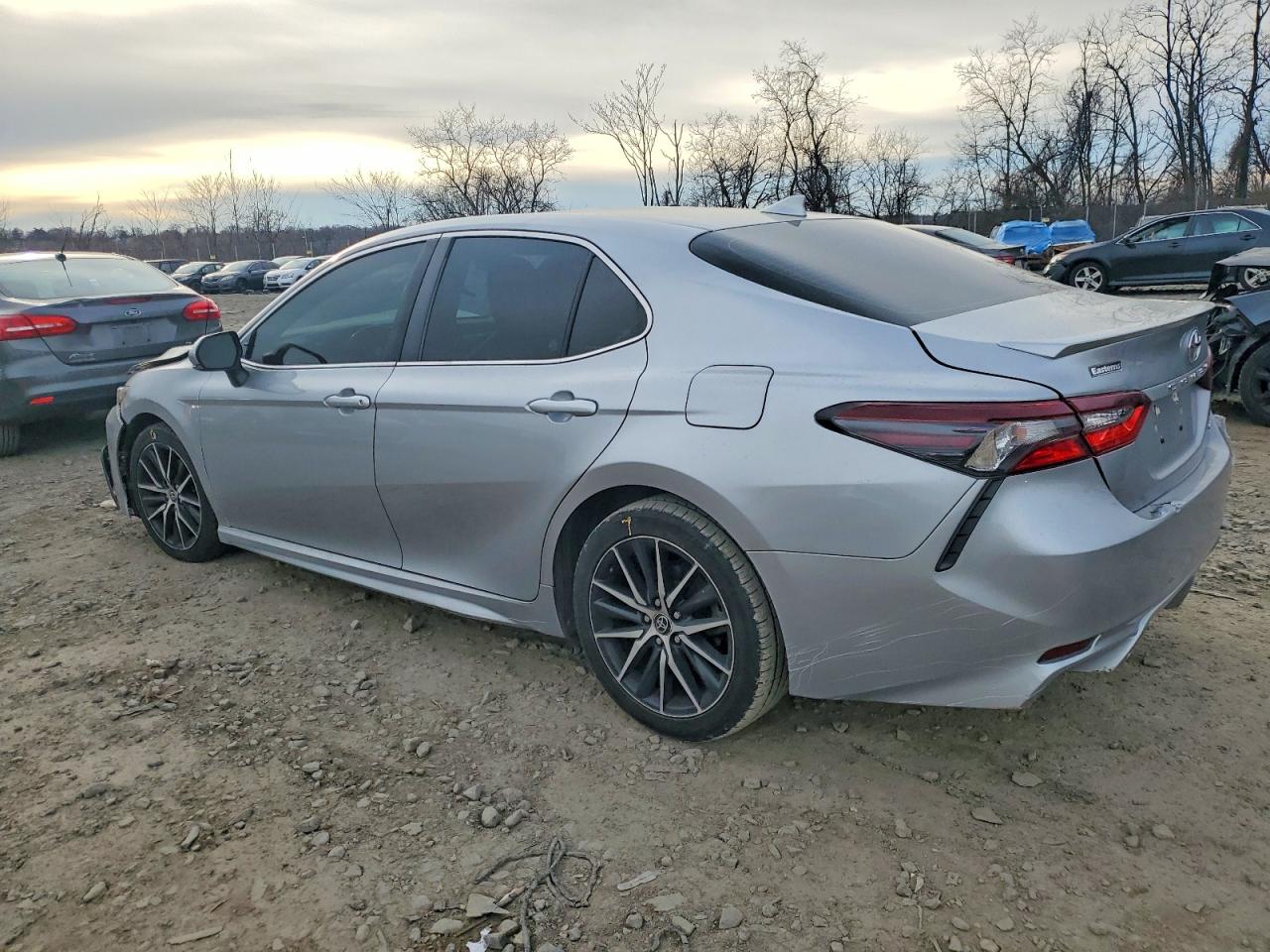 2022 TOYOTA CAMRY SE photo 2