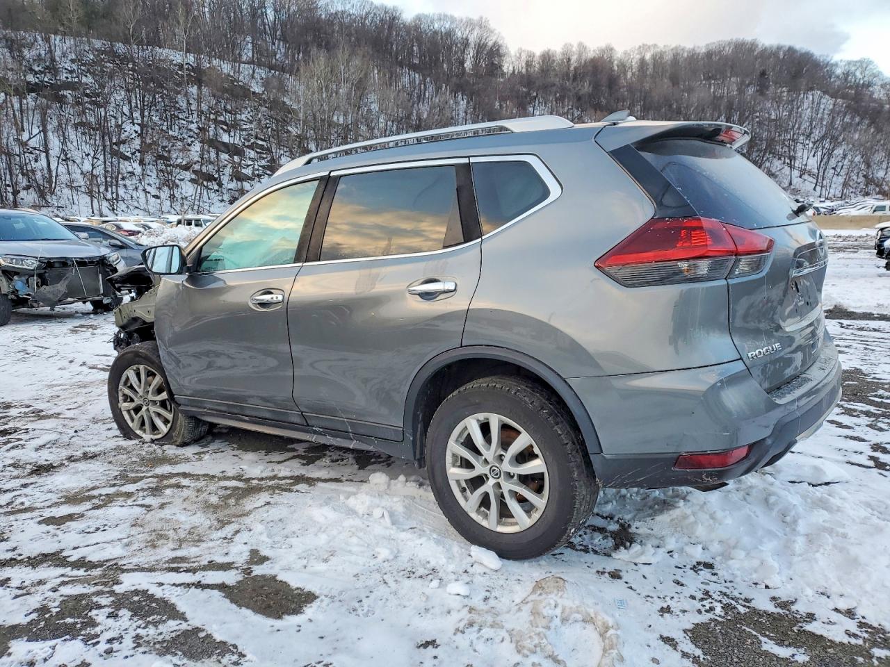2018 NISSAN ROGUE SV photo 2