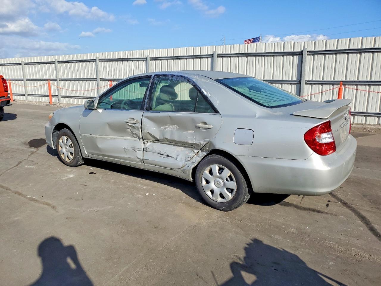 2003 TOYOTA CAMRY LE photo 2
