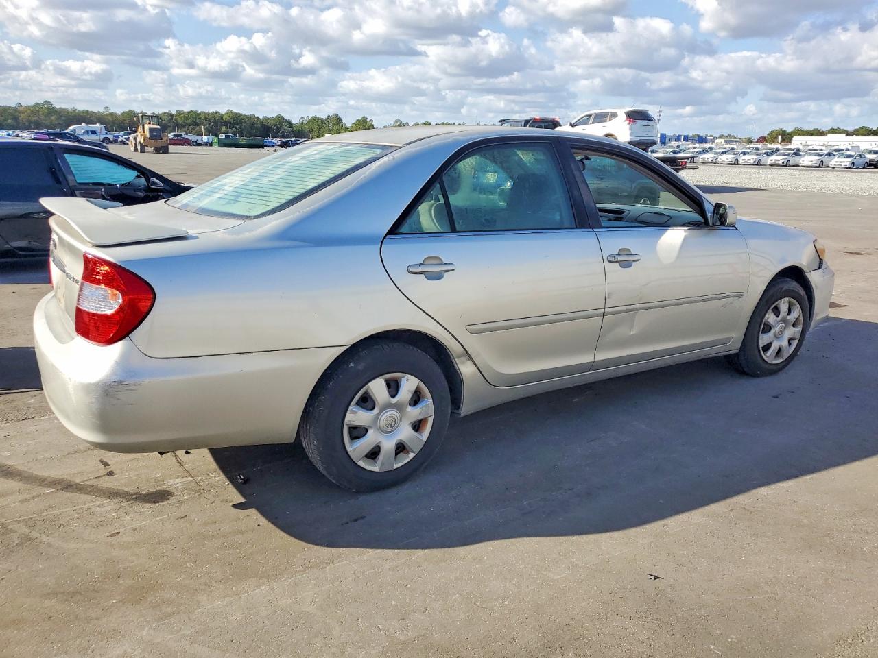 2003 TOYOTA CAMRY LE photo 3