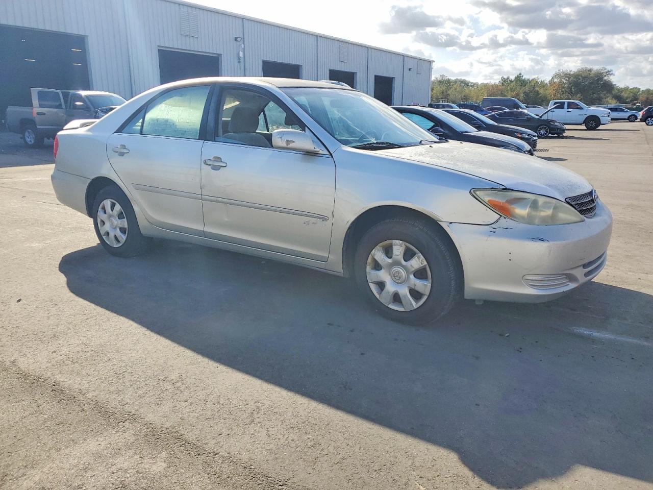 2003 TOYOTA CAMRY LE photo 4