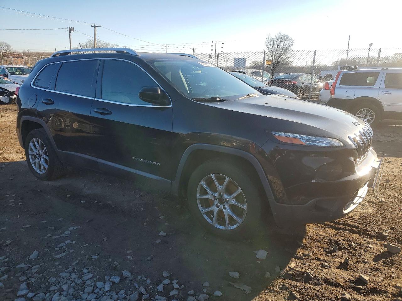 2015 JEEP CHEROKEE LATITUDE photo 4