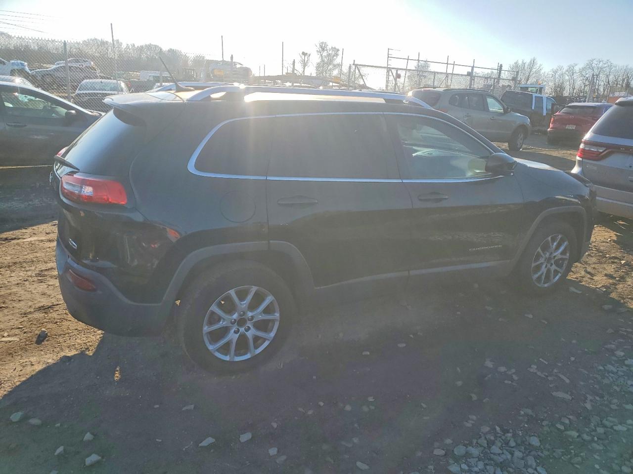 2015 JEEP CHEROKEE LATITUDE photo 3