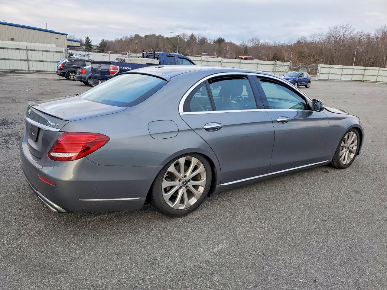 2017 MERCEDES-BENZ E 300 4MATIC photo 3