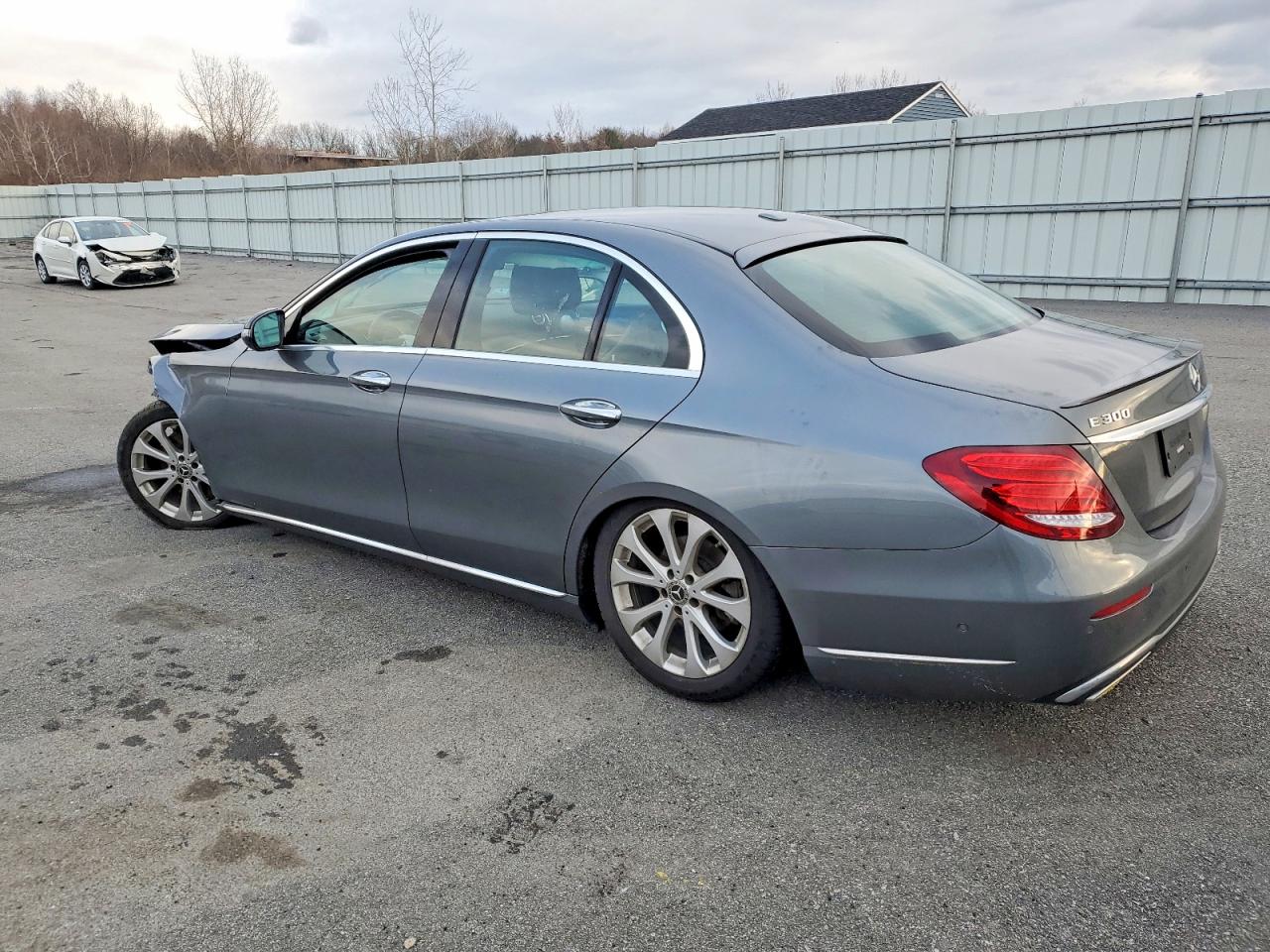 2017 MERCEDES-BENZ E 300 4MATIC photo 2