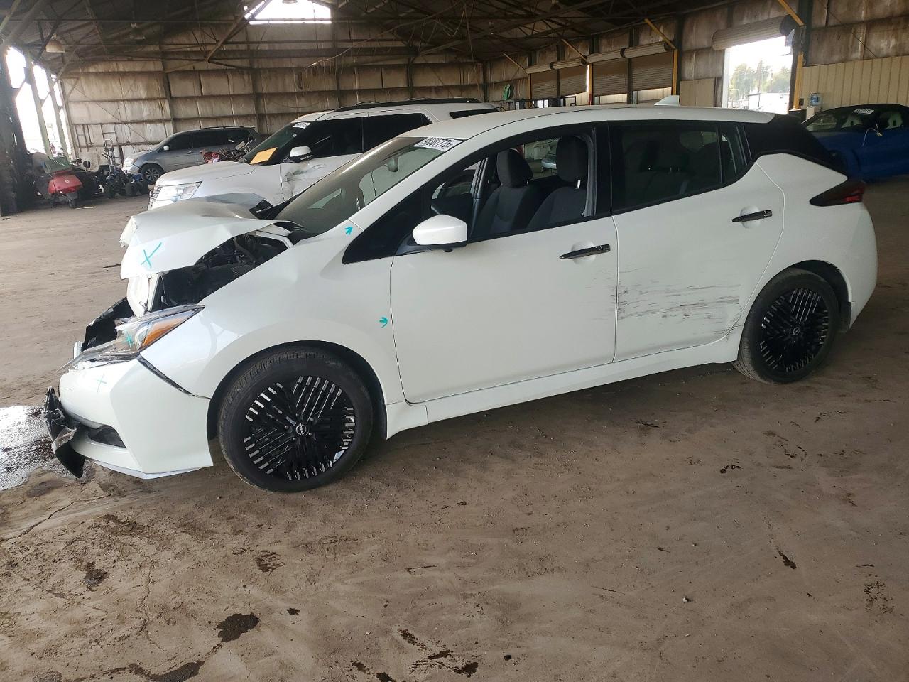 2025 NISSAN LEAF