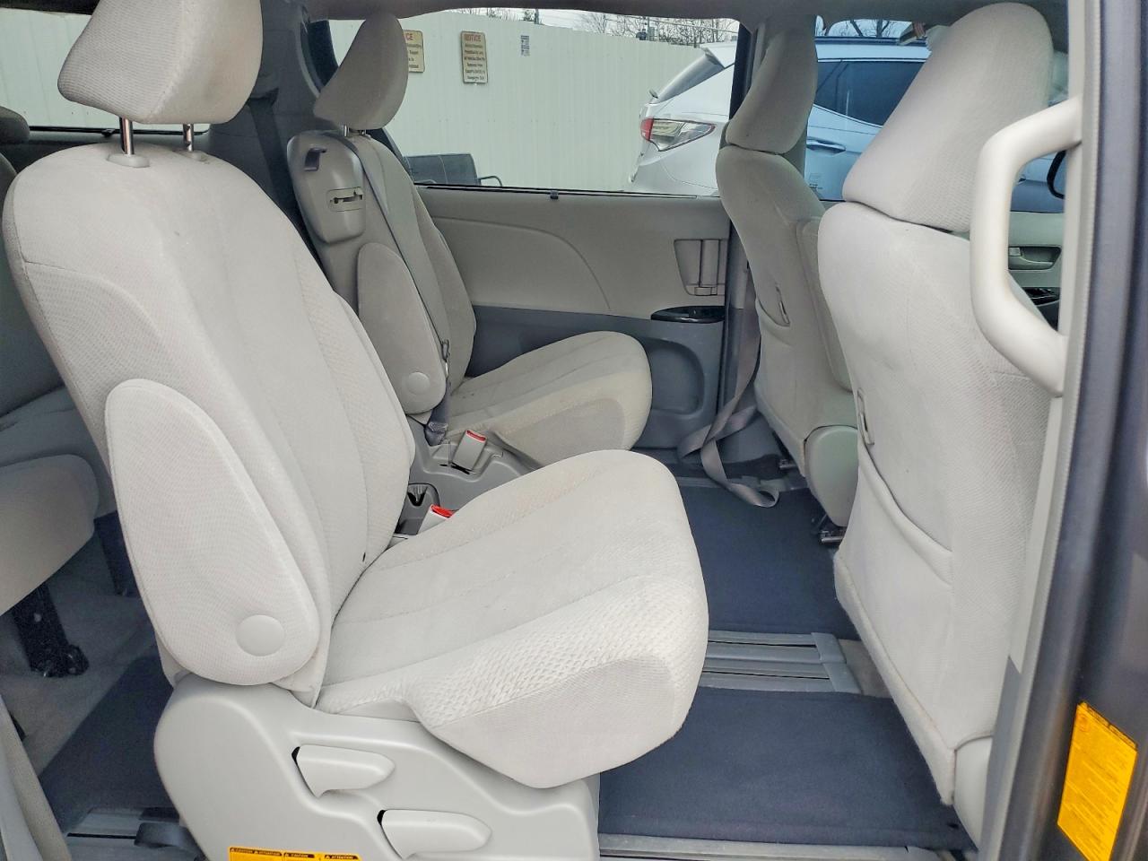 2013 TOYOTA SIENNA LE 8-PASSENGER photo 11