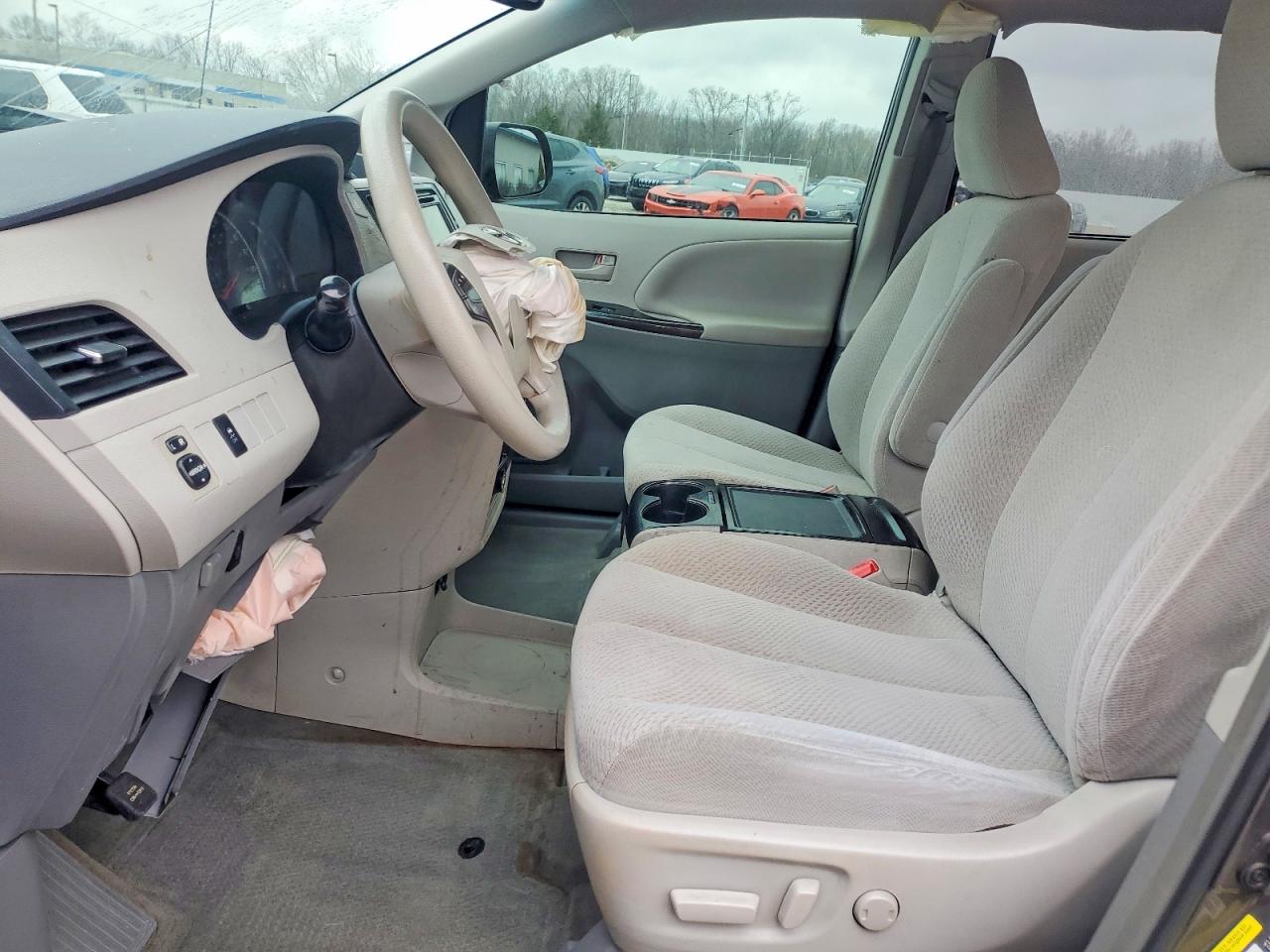 2013 TOYOTA SIENNA LE 8-PASSENGER photo 7