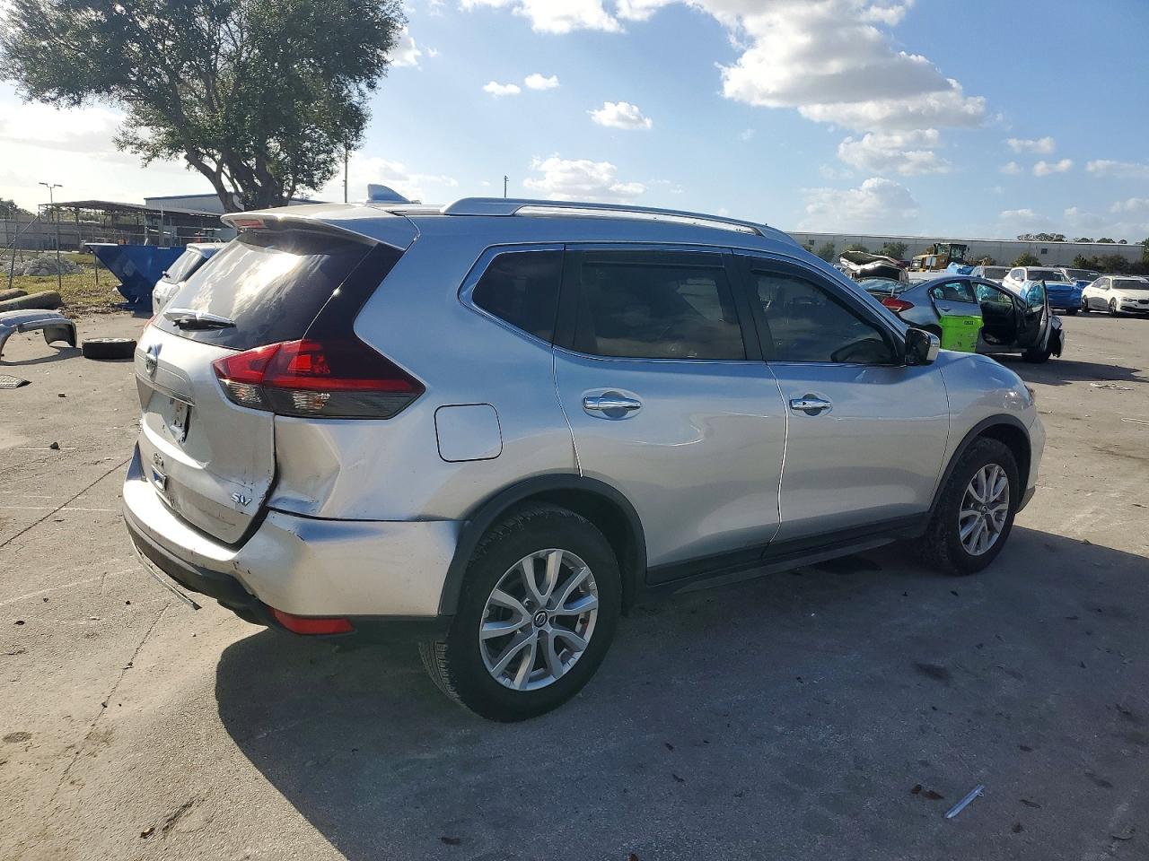 2018 NISSAN ROGUE S photo 3