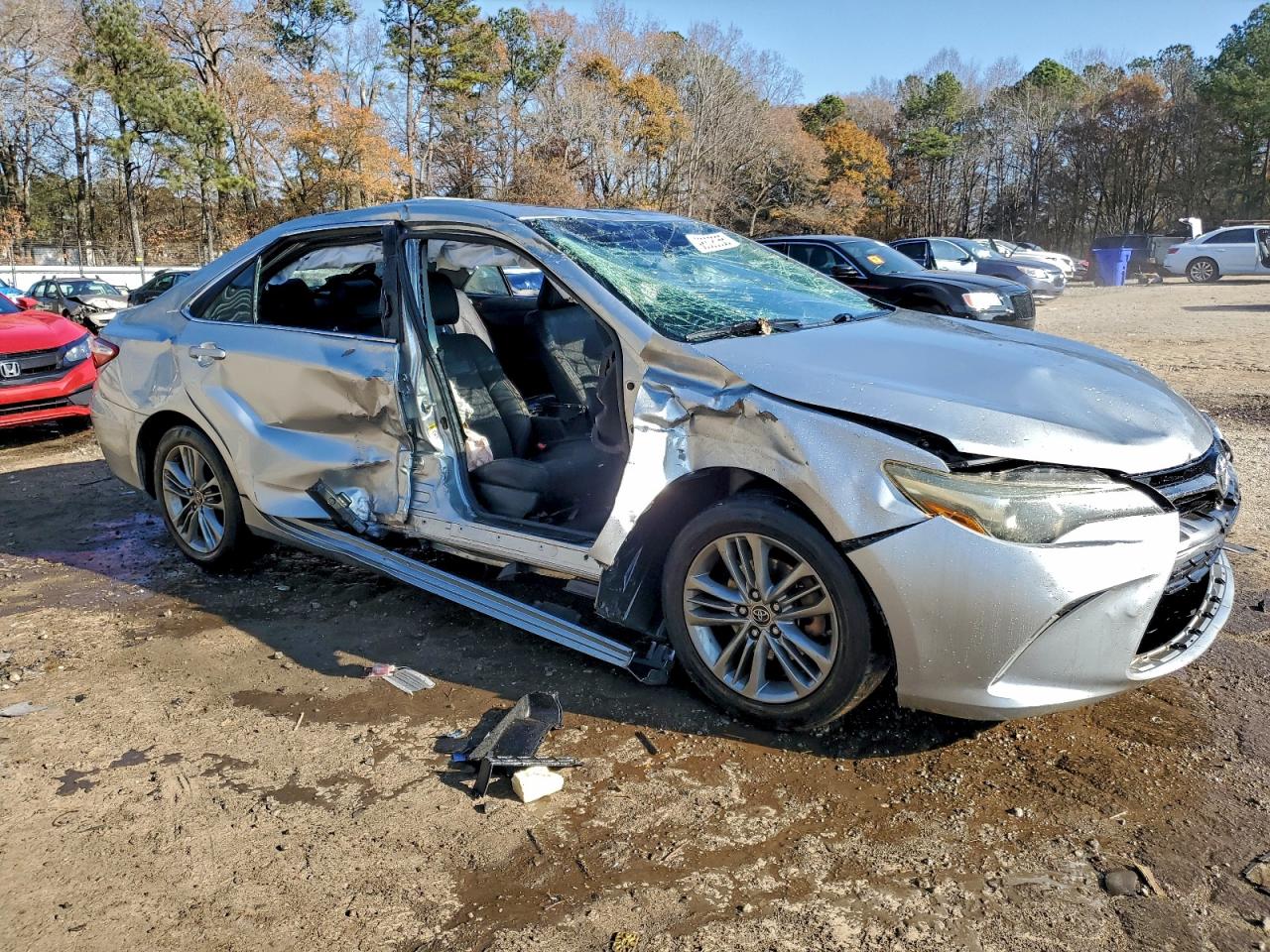 2015 TOYOTA CAMRY LE photo 4