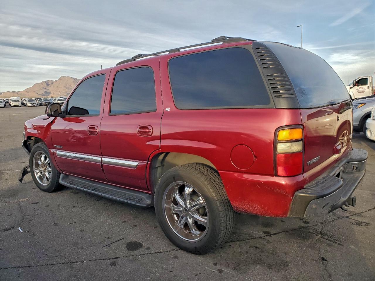 2004 GMC YUKON photo 2